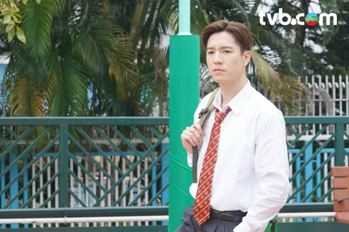 TVB小生热播剧罕见演渣男，口吐白沫扮死尸，被装进尸袋毫无忌讳