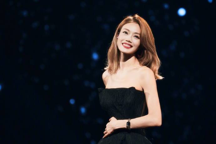 容祖儿《国乐无双》惊艳登场！唯美流苏长裙，全新演绎粤语版《蓝旗袍》