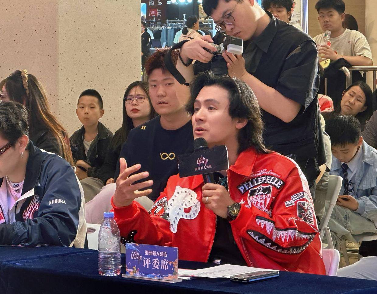 王子霆担任声乐赛事专业评委助力新生代 多首新歌蓄势上线